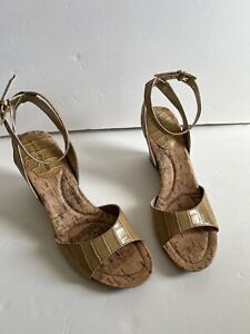 Bandolino Beige Wedge Sandals Size 9 New In Box