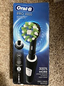 Oral-B Pro 1000 Crossaction Electric Rechargeable Toothbrush - Black