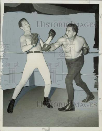 1955 Press Photo John L. Sullivan vs. James F. Corbett fight on CBS-TV.