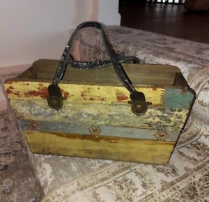 Vintage-look antique primitive wood BOX w/handle. chippy paint