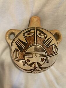 New ListingNampeyo of Hano Polychrome canteen hopi indian pottery Native American