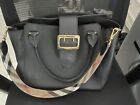 Authentic BURBERRY LONDON ENGLAND Medium buckle Tote 4030195 Navy Leather Bag