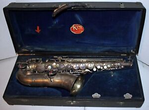 CIRCA 1920s KING SAXOPHONE MADE BY H N WHITE WITH ORIGINAL CARRY CASE
