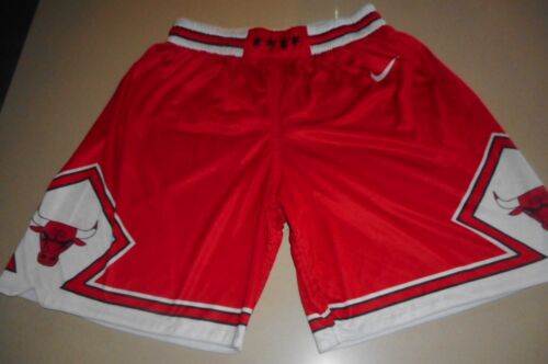 CHICAGO BULLS ~ NIKE ~ Red Shorts w/ 4 Star waistband ~ Size M?