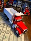 1/32 NEW RAY  KENWOTH W 900 DUMP TRUCK .