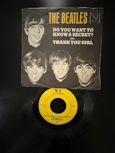 BEATLES DO YOU WANT TO KNOW A SECRET PICTURE SLEEVE & 45 YELLOW VJ NO BRACKETS