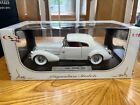 SIGNATURE MODELS 1936 CORD 810!!! 1/18TH SCALE STILL BANDED!! WHITE W/ RED 18108