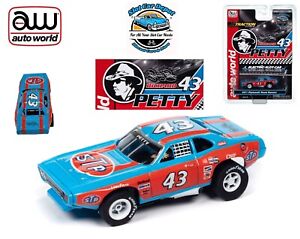 Auto World Exclusive Richard Petty '71 Plymouth Road Runner Only 1,008 Made 8112