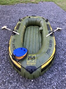 SEVYLOR Fish Hunter HF250 Inflatable Round Boat with Pump and Paddles