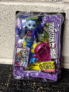 Monster High Monster Family Lagoona Ebbie Blue Doll 2016 NEW DAMAGED PACKAGING