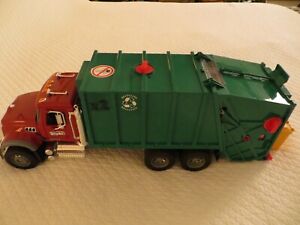 Garbage Truck Bruder Mack Granite Ruby Red Green #02812 Great Condition!!