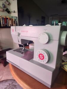 Used SINGER Heavy Duty 4423 Sewing Machine NO FOOT PEDAL