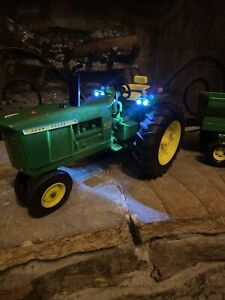 Toy model 4020 John Deere Tractor