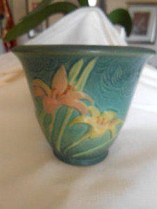 Roseville ZEPHYR LILY 1946 Vintage Light Green Flower Pot 672-5