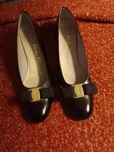 Salvatore Ferragamo women Vara Bow Black Patent leather low heel shoes 8.5 AAAA