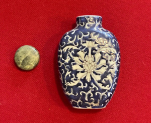 Vintage small Chinese snuff bottle, ceramic