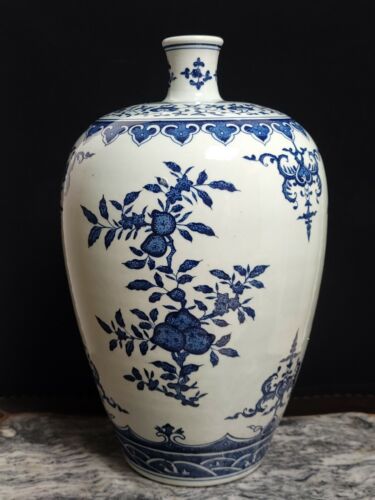 Chinese  Hand Painted Blue& White Porcelain Vase