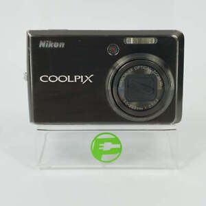 Nikon COOLPIX S600 10.0mp Digital Camera with Nikon Battery