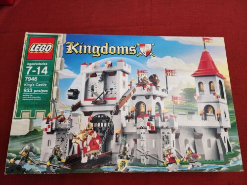 Lego 7946 KINGDOMS Retired  NEW KING'S CASTLE Green Dragon Knights 933 Pcs